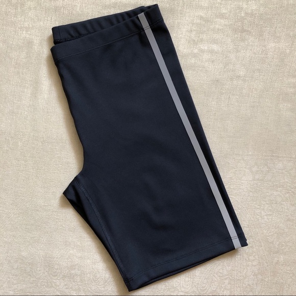 Theory + Biker shorts - Picture 3 of 5